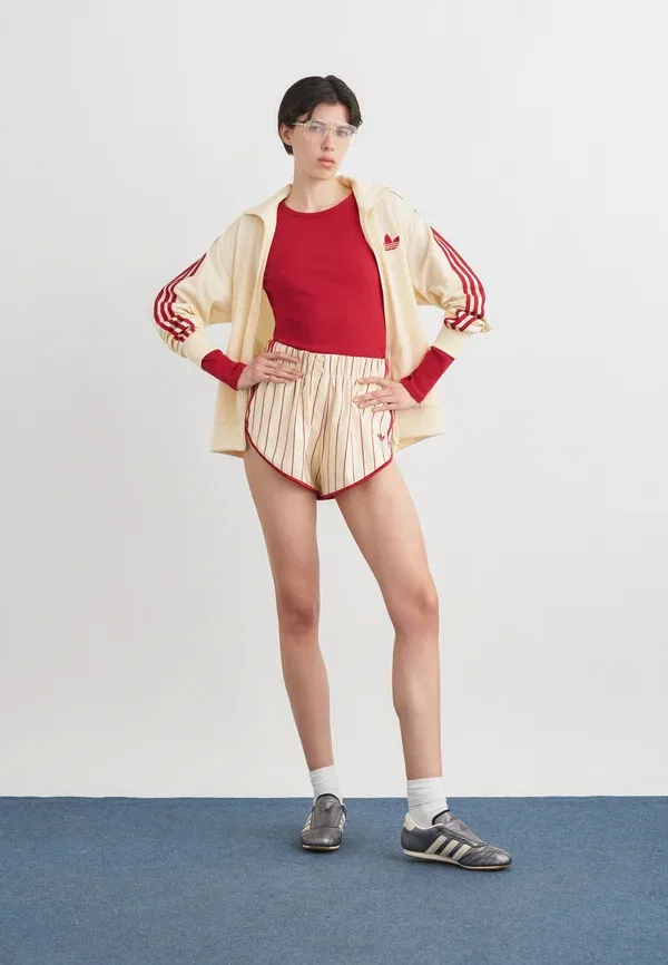 Шорты в тонкую полоску Adidas Originals, красный/ванильный — фото 2