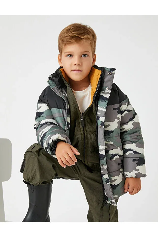 Детское зимнее пальто для девочек с камуфляжным принтом Koton, Khaki Patterned — фото 3