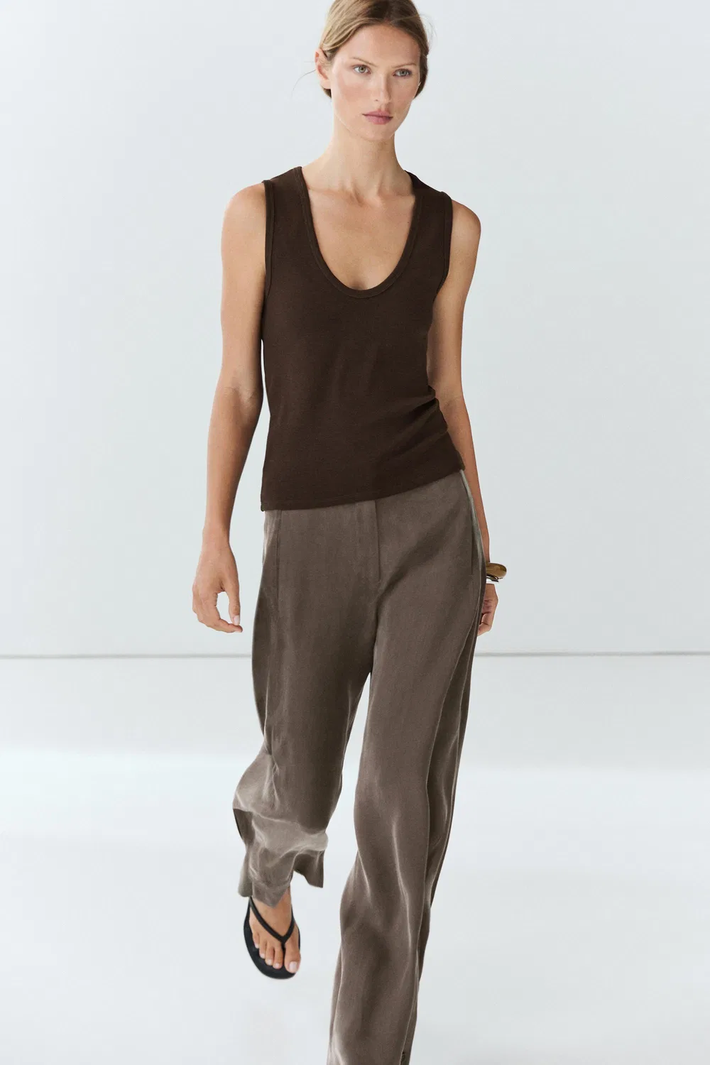 Топ Massimo Dutti Cotton Blend V-neck, коричневый — фото 4