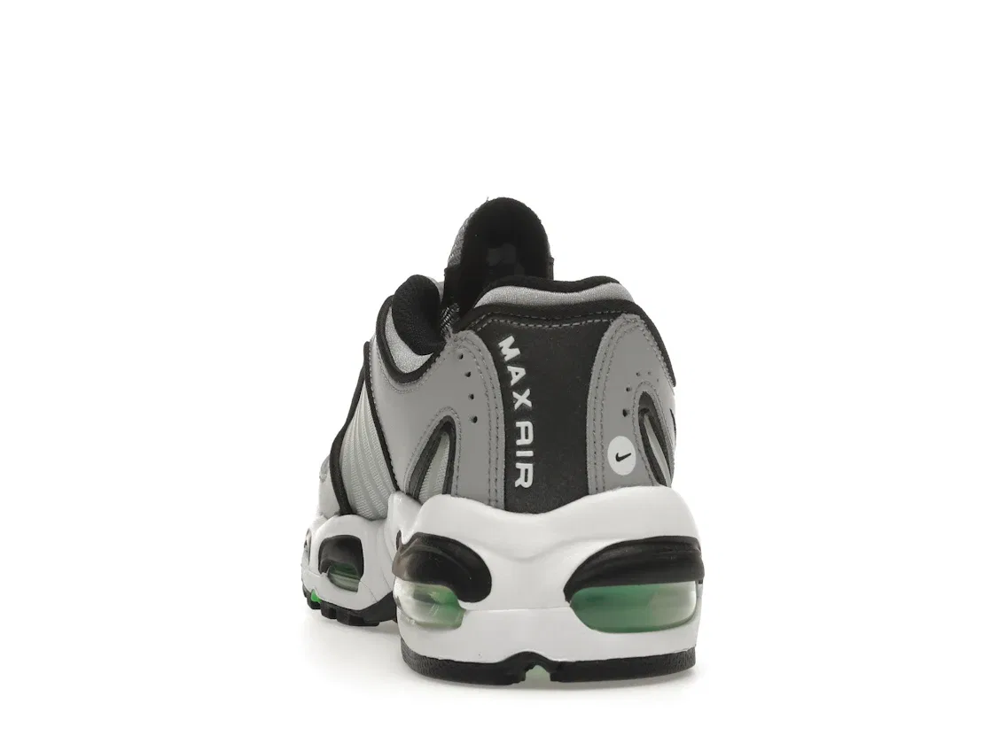 Детские кроссовки Lifestyle Nike Air Max Tailwind 4 Nike, Wolf Grey/White/Black/Green Spark — фото 4
