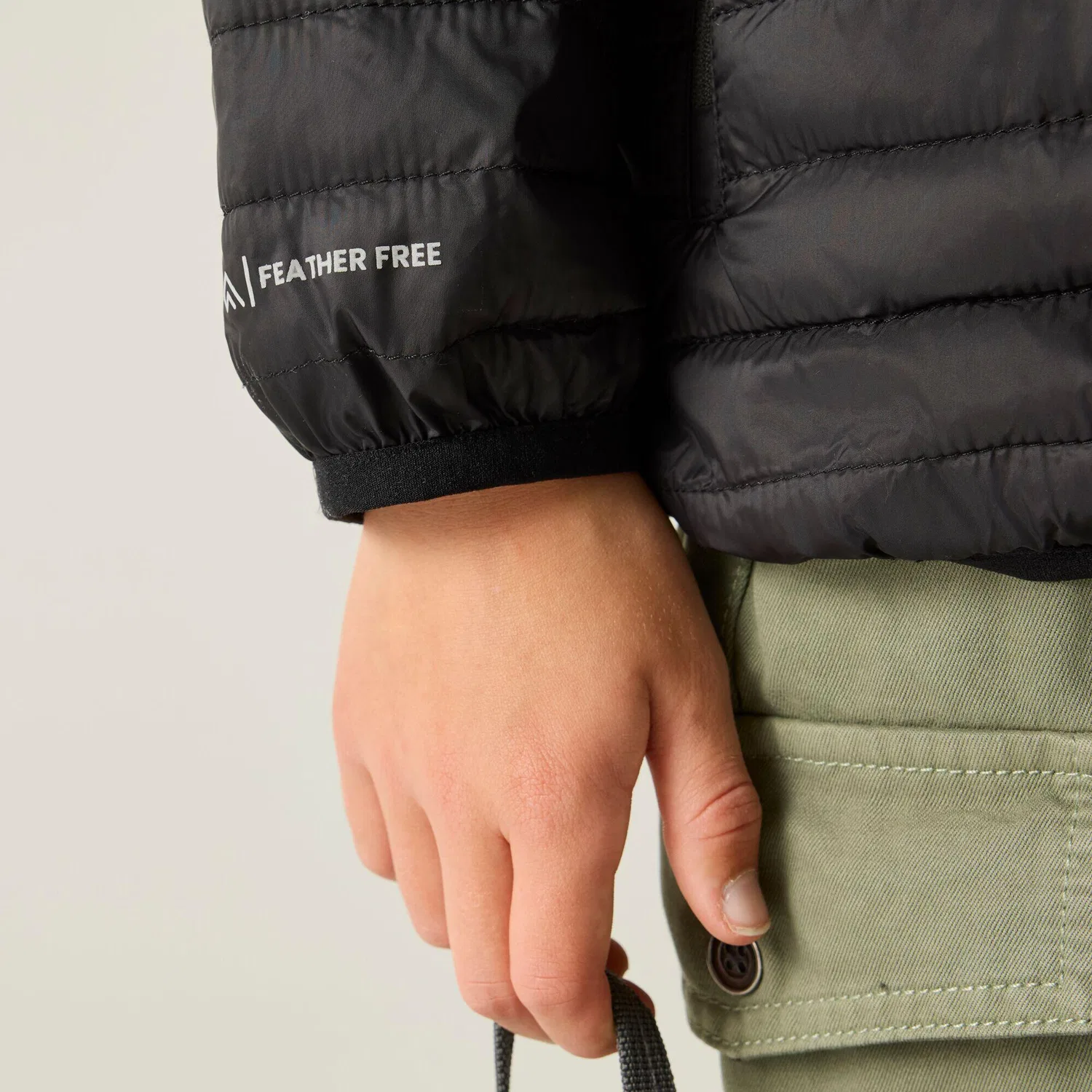 Детская стеганая куртка с капюшоном Hillpack Regatta, Schwarz — фото 4