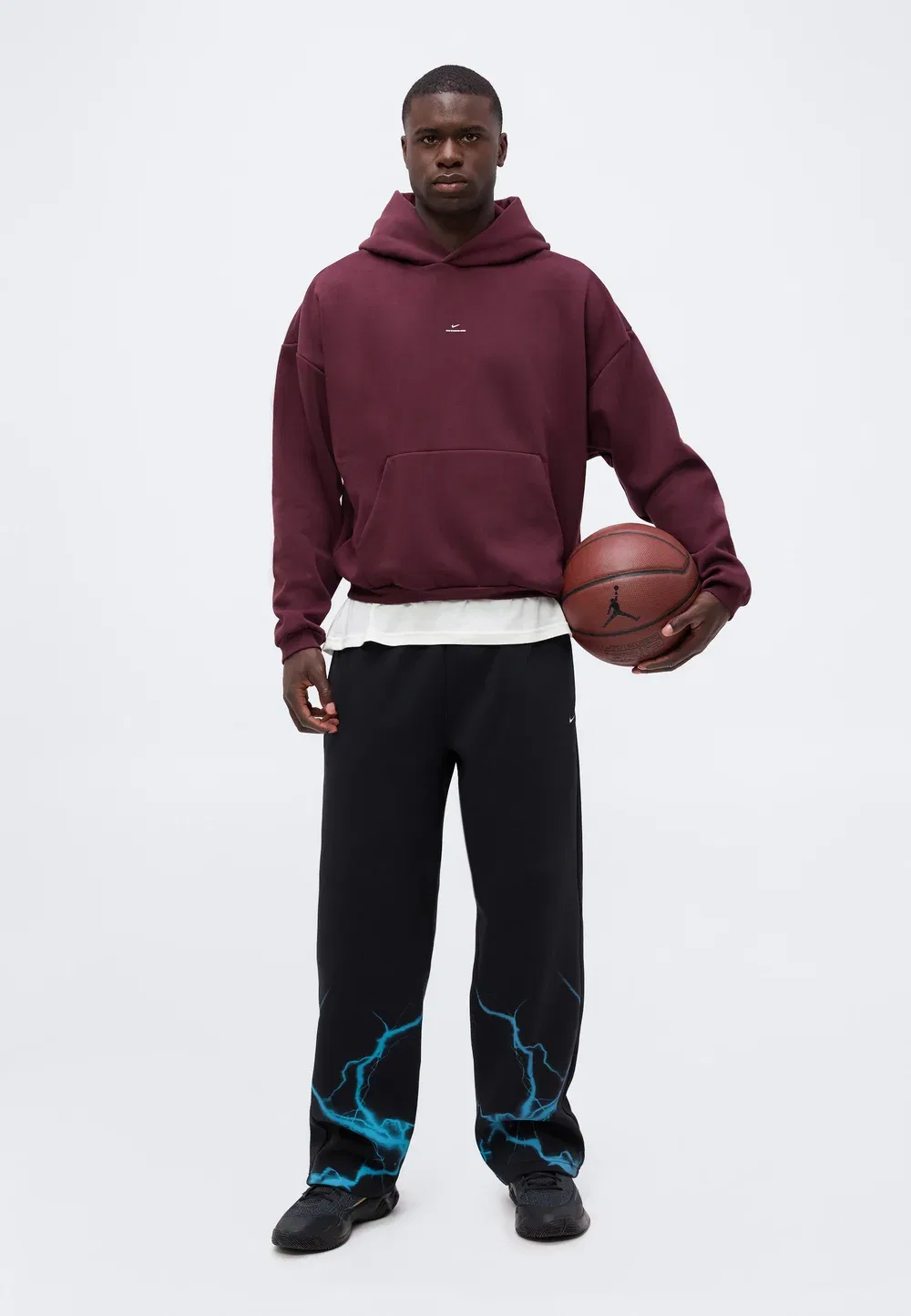Стандартная модель - толстовка Nike Performance, Burgundy Crush/Pale Ivory — фото 2