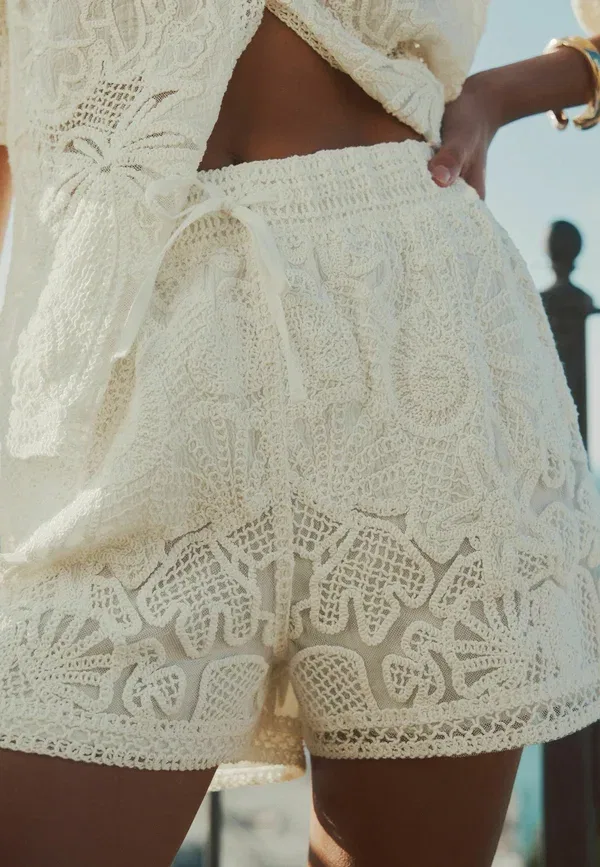 Шорты хлопковые Regular fit - crochet tie waist shorts Next, ecru, экрю — фото 4