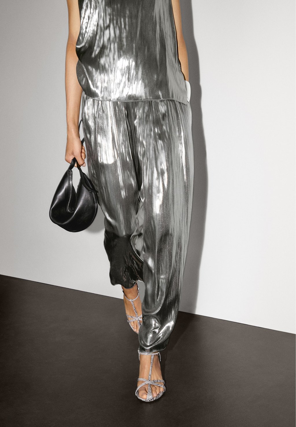 

Брюки FLOWING METALLIC WITH GATHERED DETAIL Massimo Dutti, серебряный