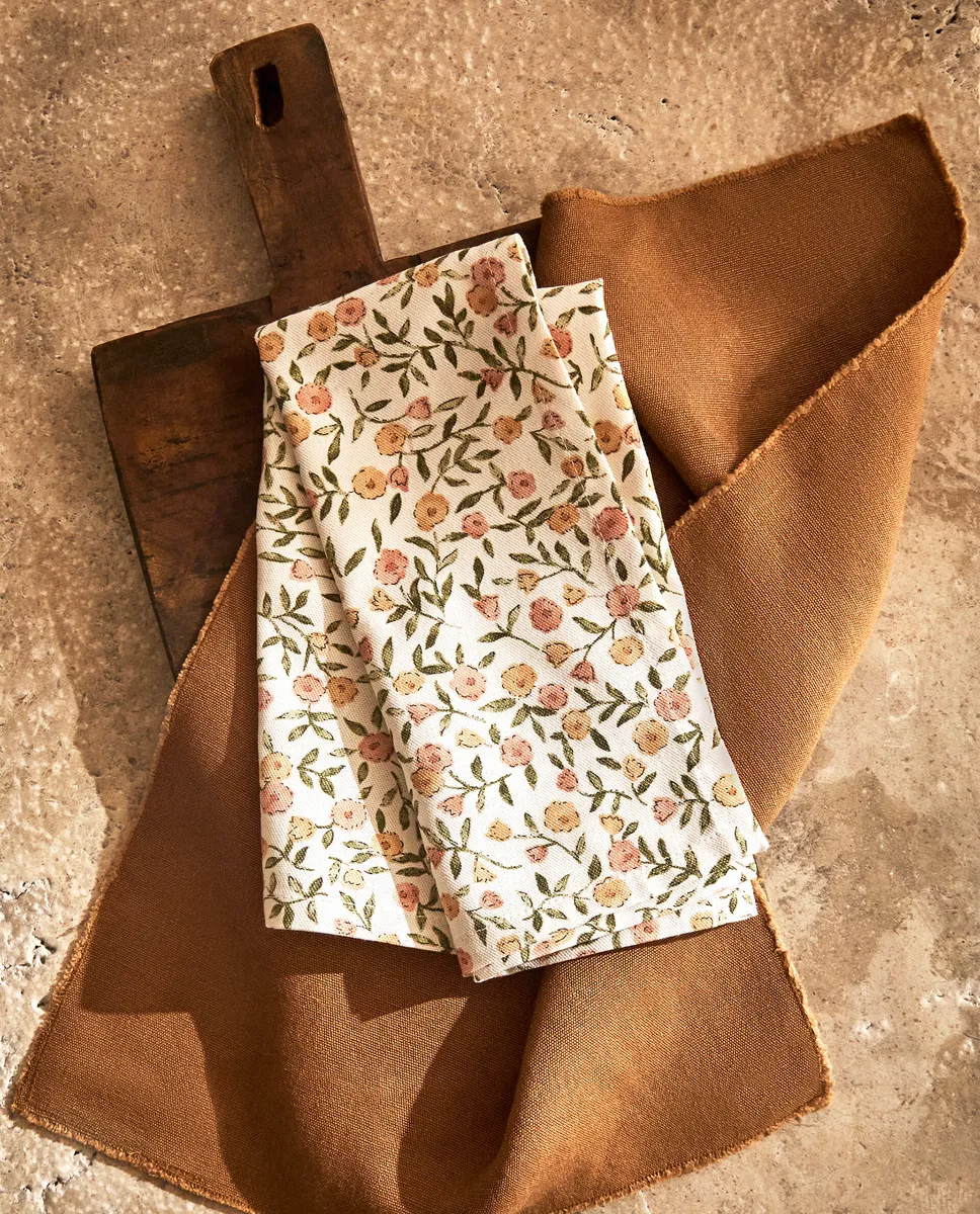 

Салфетки с цветочным рисунком и кружевной отделкой (2 шт. в упаковке) Zara Home, зеленый