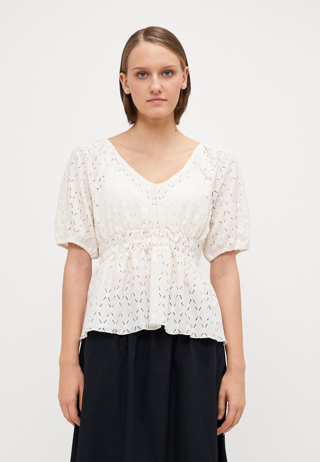 

Футболка с принтом ONLROSA V NECK ONLY Tall, молочный