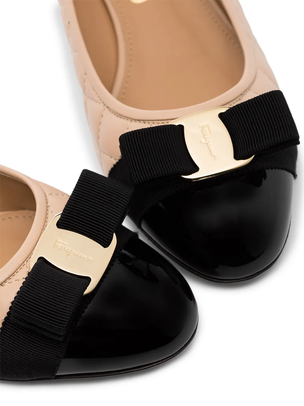 Стеганые туфли-лодочки Vara Q 35 Ferragamo, нейтральный — фото 2