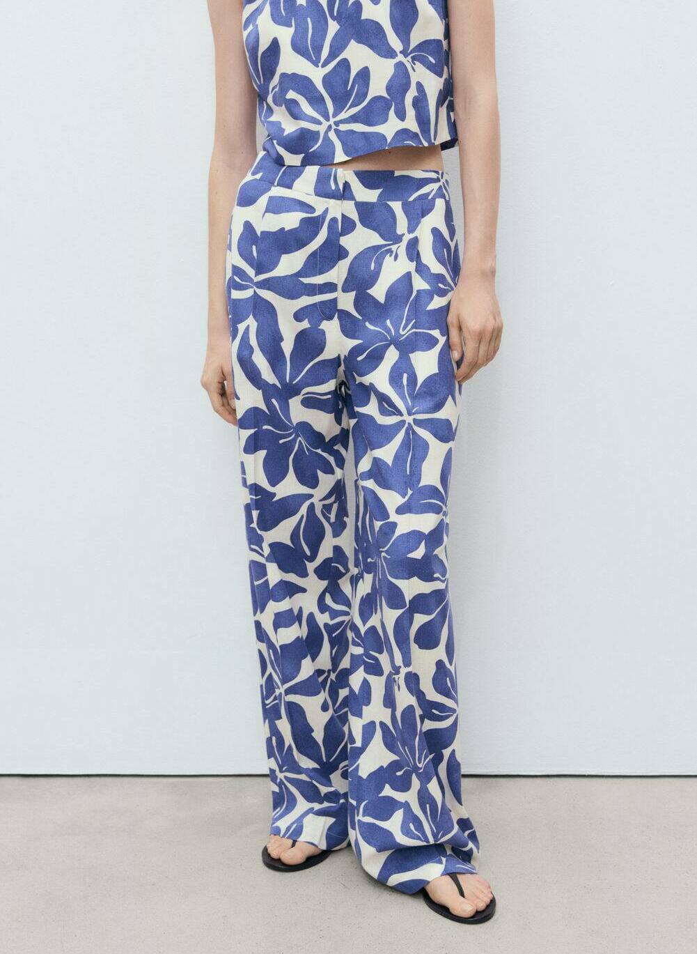 

Брюки FLORAL PRINT Mango, темно-синий