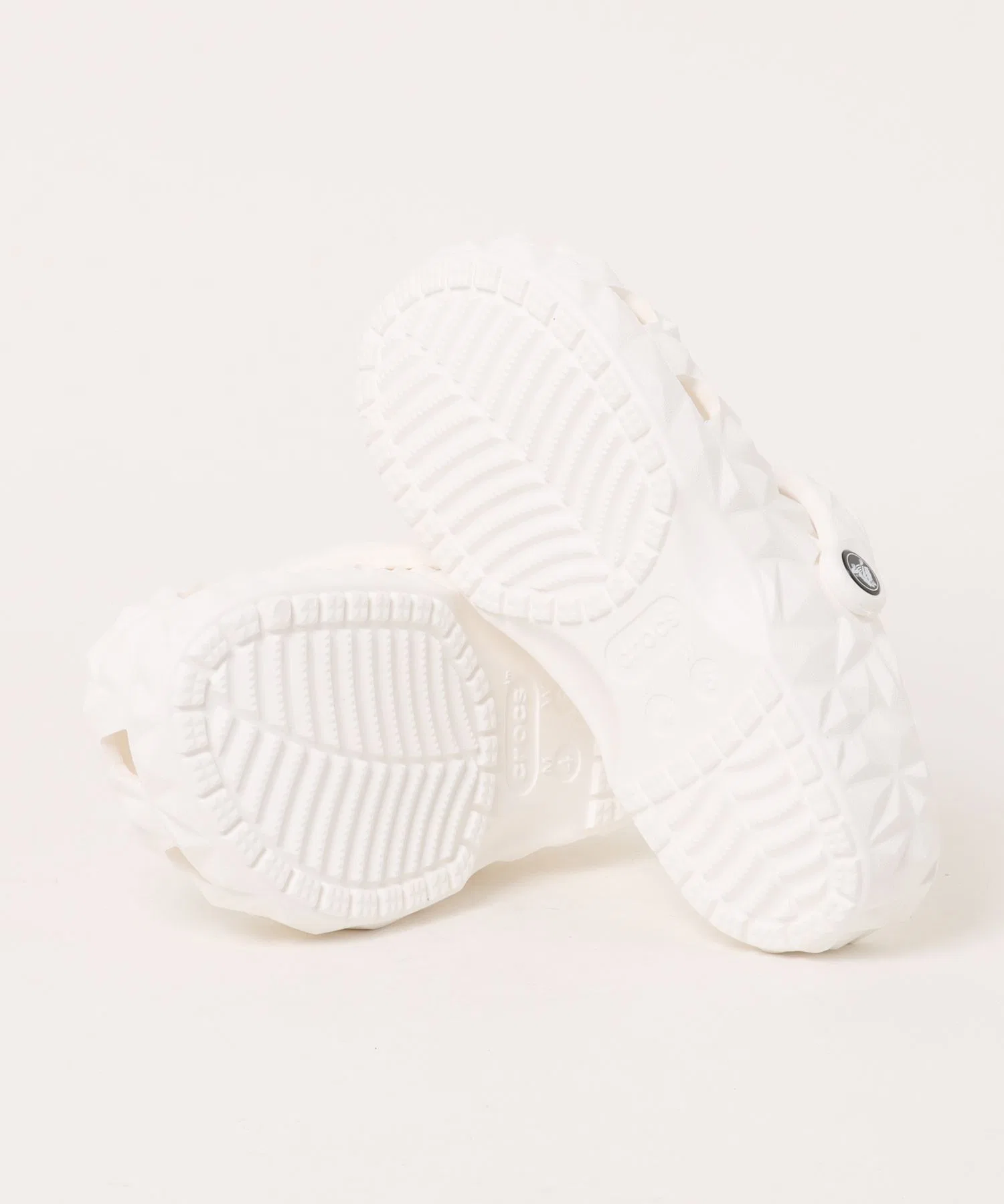 Классические геометрические сабо Crocs 209563-100, белые — фото 3