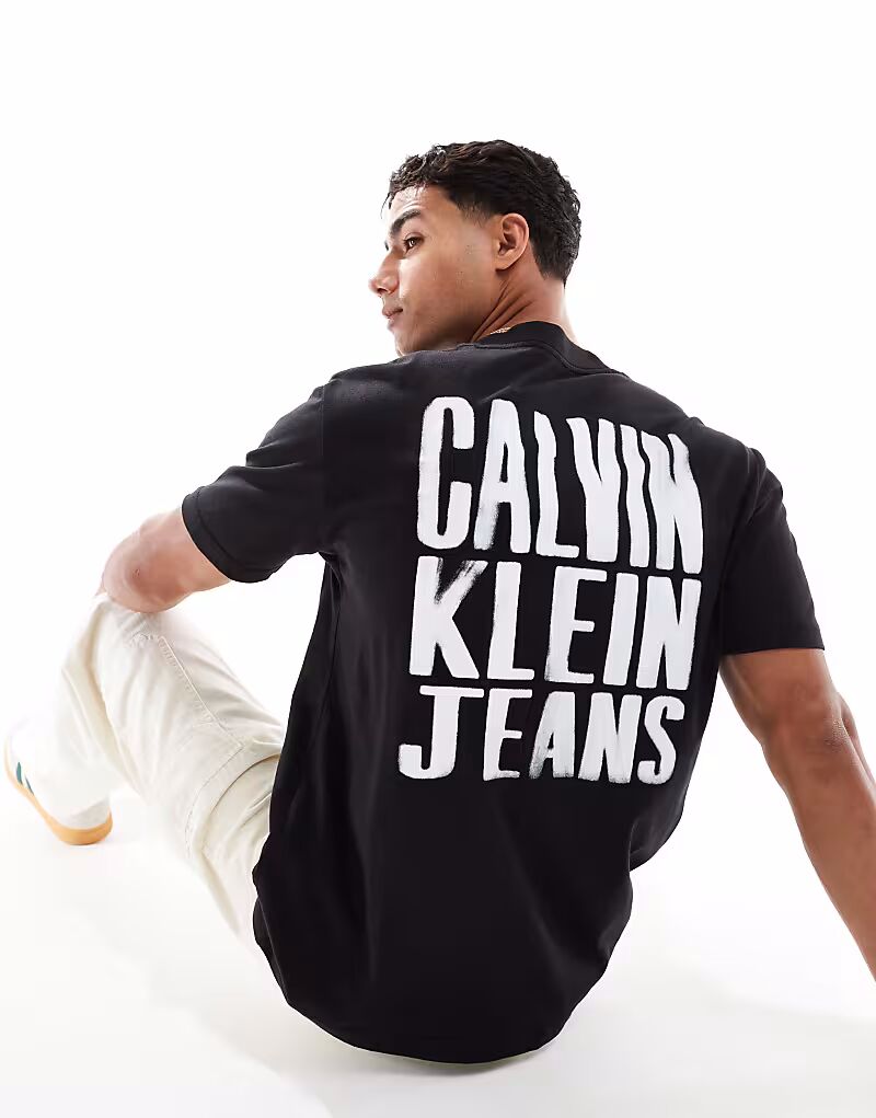 

Футболка с логотипом Calvin Klein Jeans с принтом на спине черного цвета