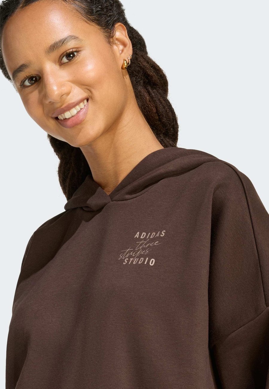 Худи Adidas Sportswear 3 STRIPES STUDIO HOODIE, Aurora Coffee/Brown — фото 3