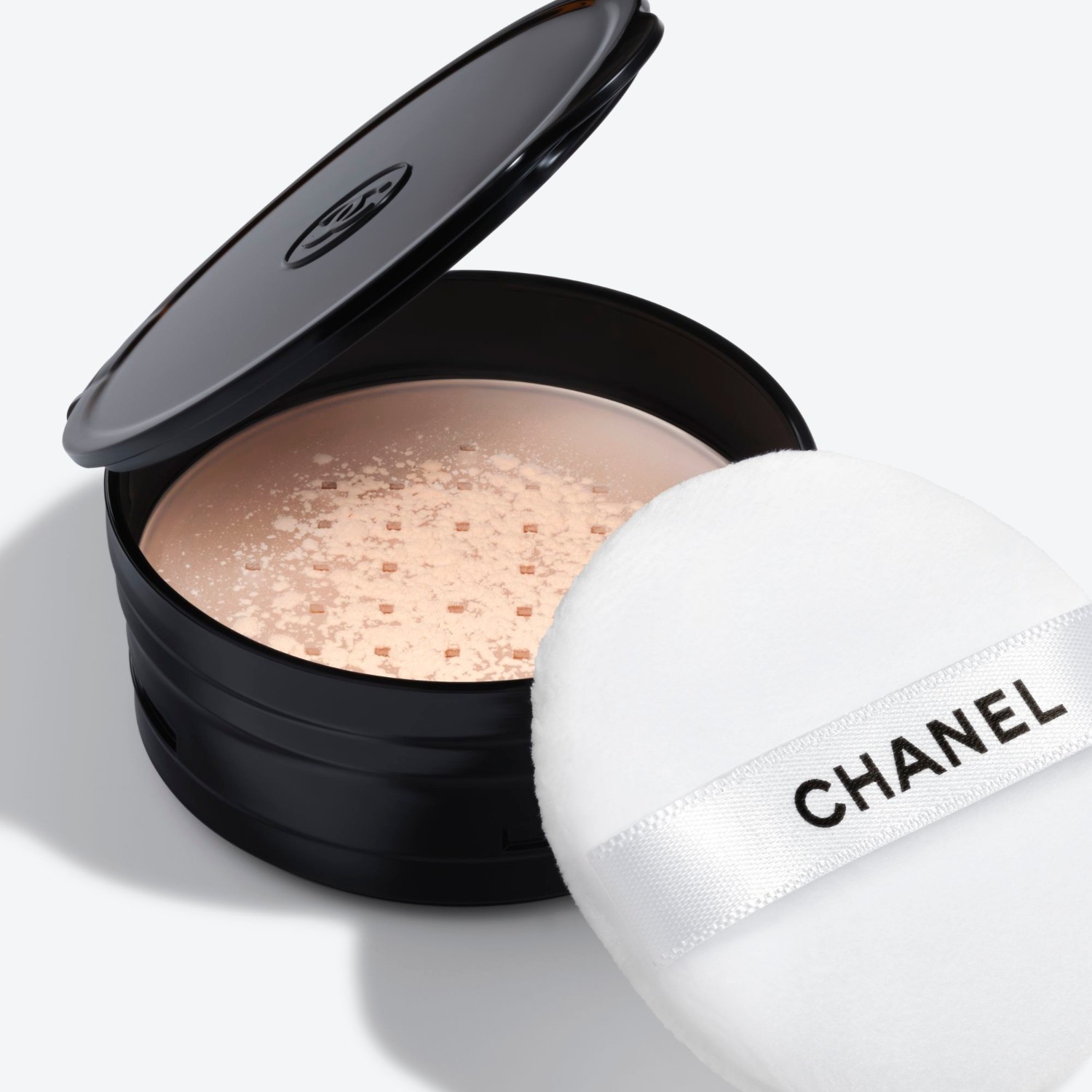 Пудра для лица poudre universelle libre - nachfüllung mit natürlichem finish. reisegrösse. Chanel, 20 medium light refill, вес 6 гр. — фото 2