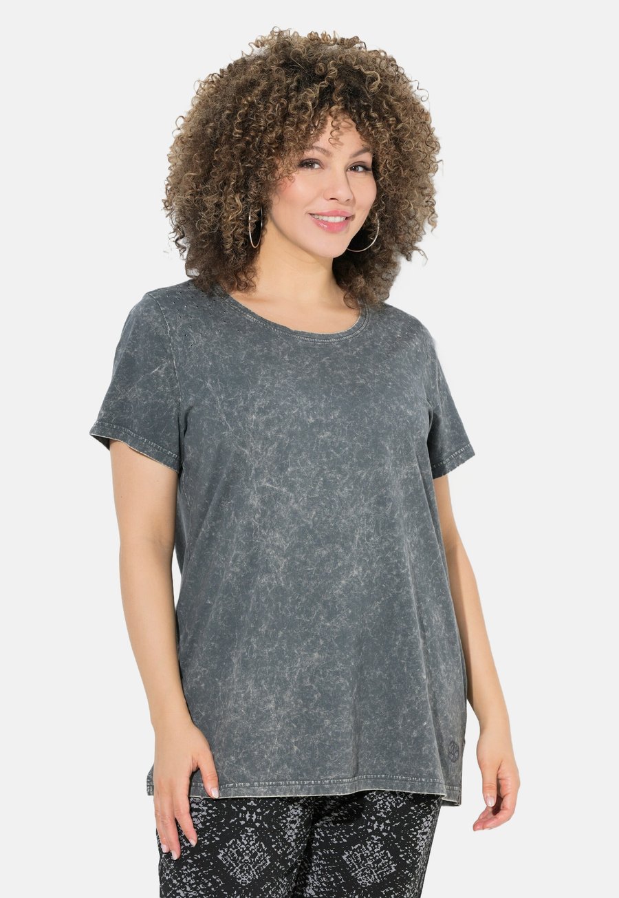 

Футболка Ulla Popken RIVET DETAIL SHORT SLEEVE ACID WASH, Graphite Grey/Grey, Серый, Футболка Ulla Popken RIVET DETAIL SHORT SLEEVE ACID WASH, Graphite Grey/Grey