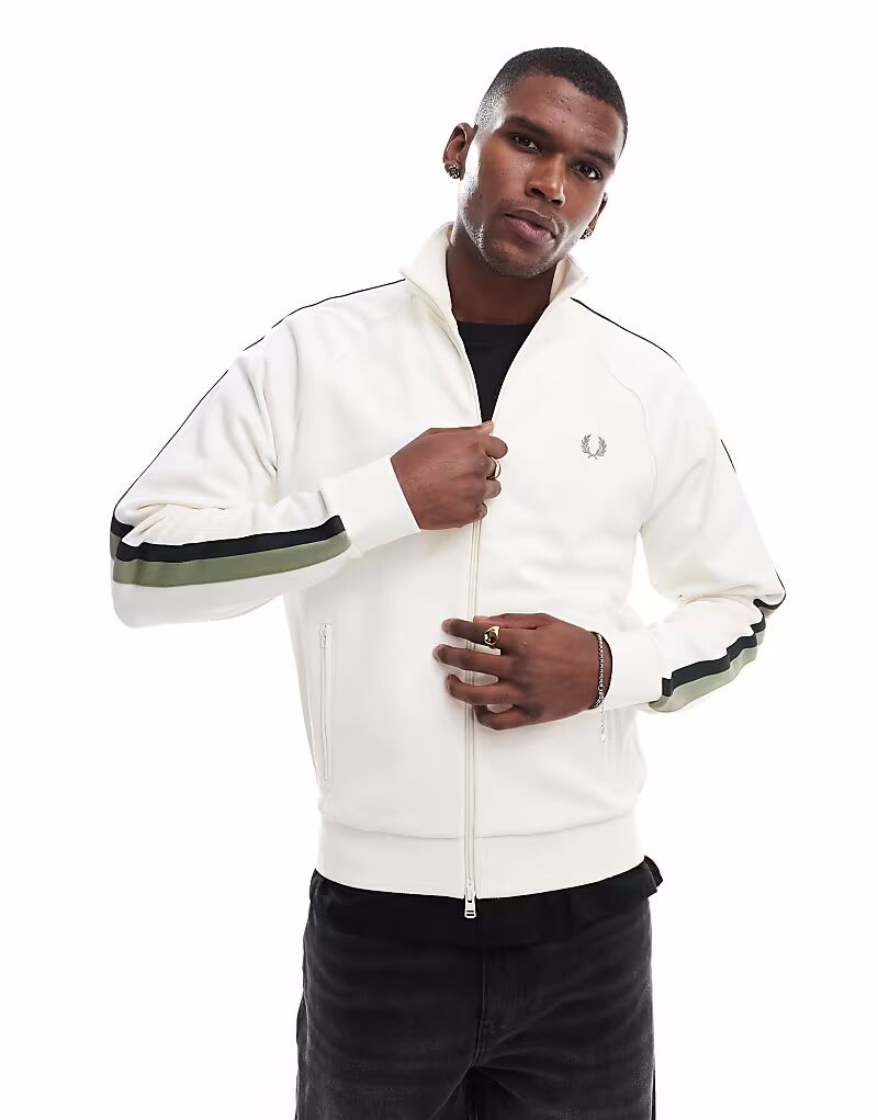 

Куртка Fred Perry tape track в цвете экрю