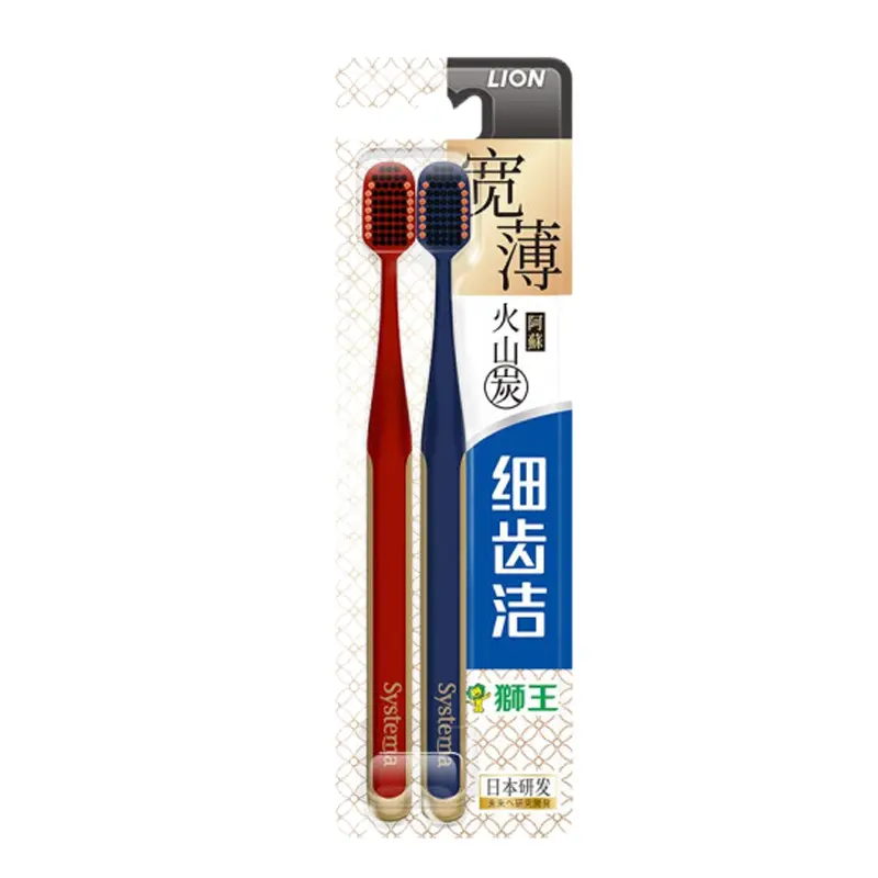 Тонкая зубная щетка King Fine Tooth Wide с вулканическим углем, набор 2 шт LION — фото 2