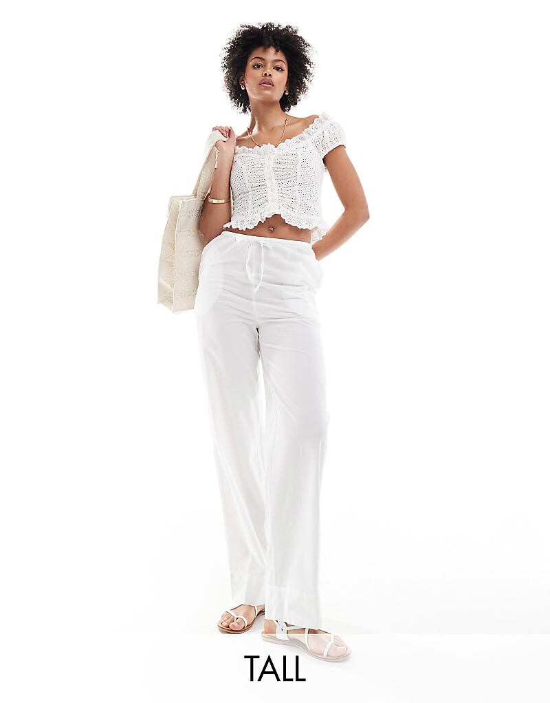 

Брюки Vero Moda Tall белого цвета с широким кроем и поясом на кулиске