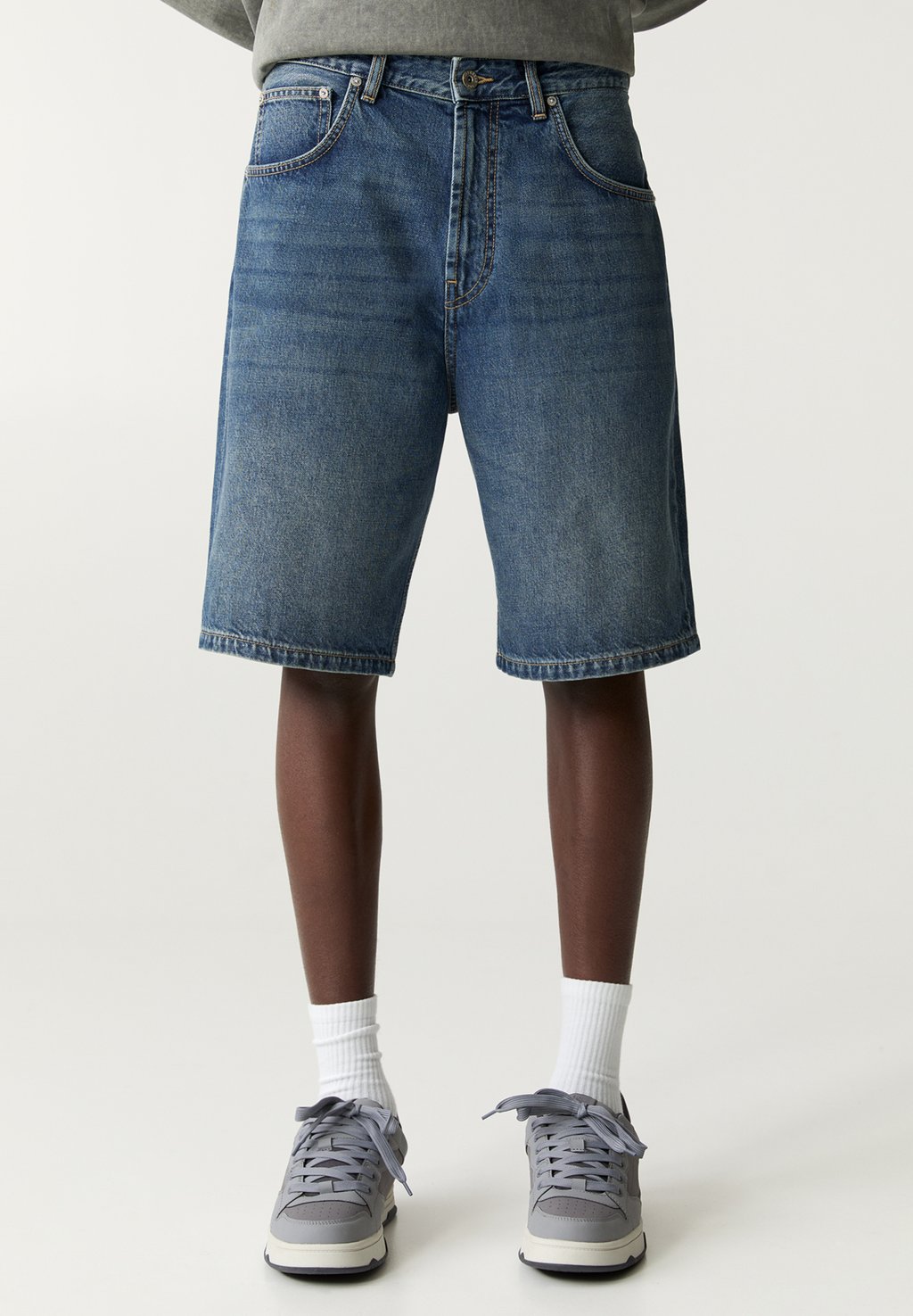

Джинсовые шорты BAGGY PULL&BEAR, синий