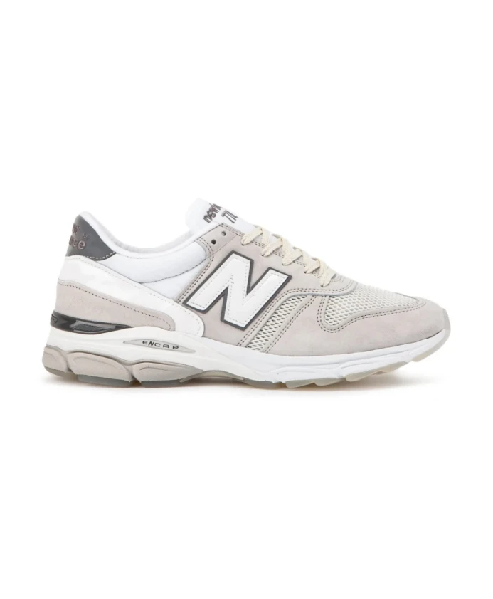 

Элитные кроссовки с водкой и икрой New Balance, мультиколор