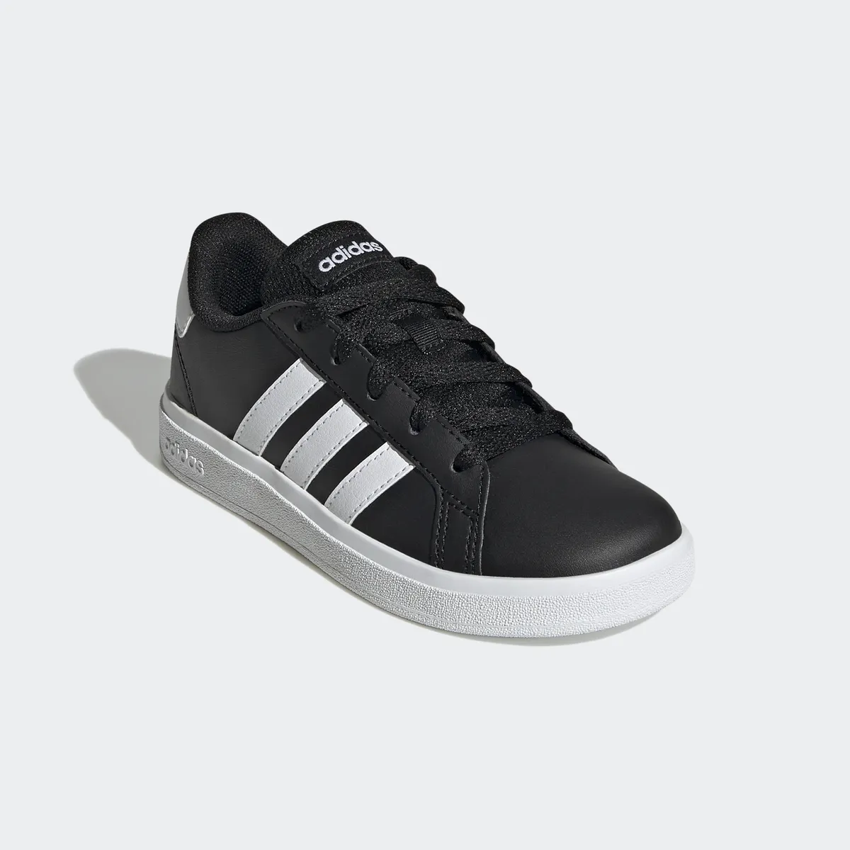 

Кроссовки Adidas Sportswear "GRAND COURT LIFESTYLE TENNIS LACE-UP", дизайн по стопам суперзвезды Adidas, цвет Core Black / Cloud White / Core Black