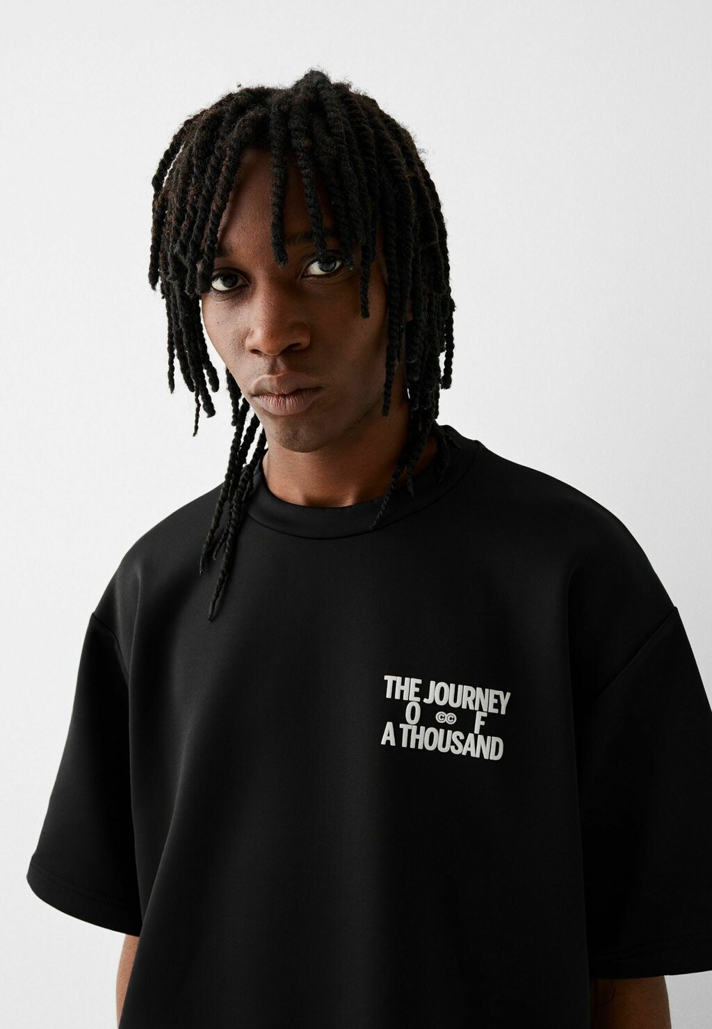 

Футболка с принтом BOXY Bershka, черный