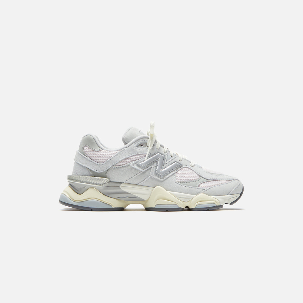 

Кроссовки New Balance 9060, цвет Granite