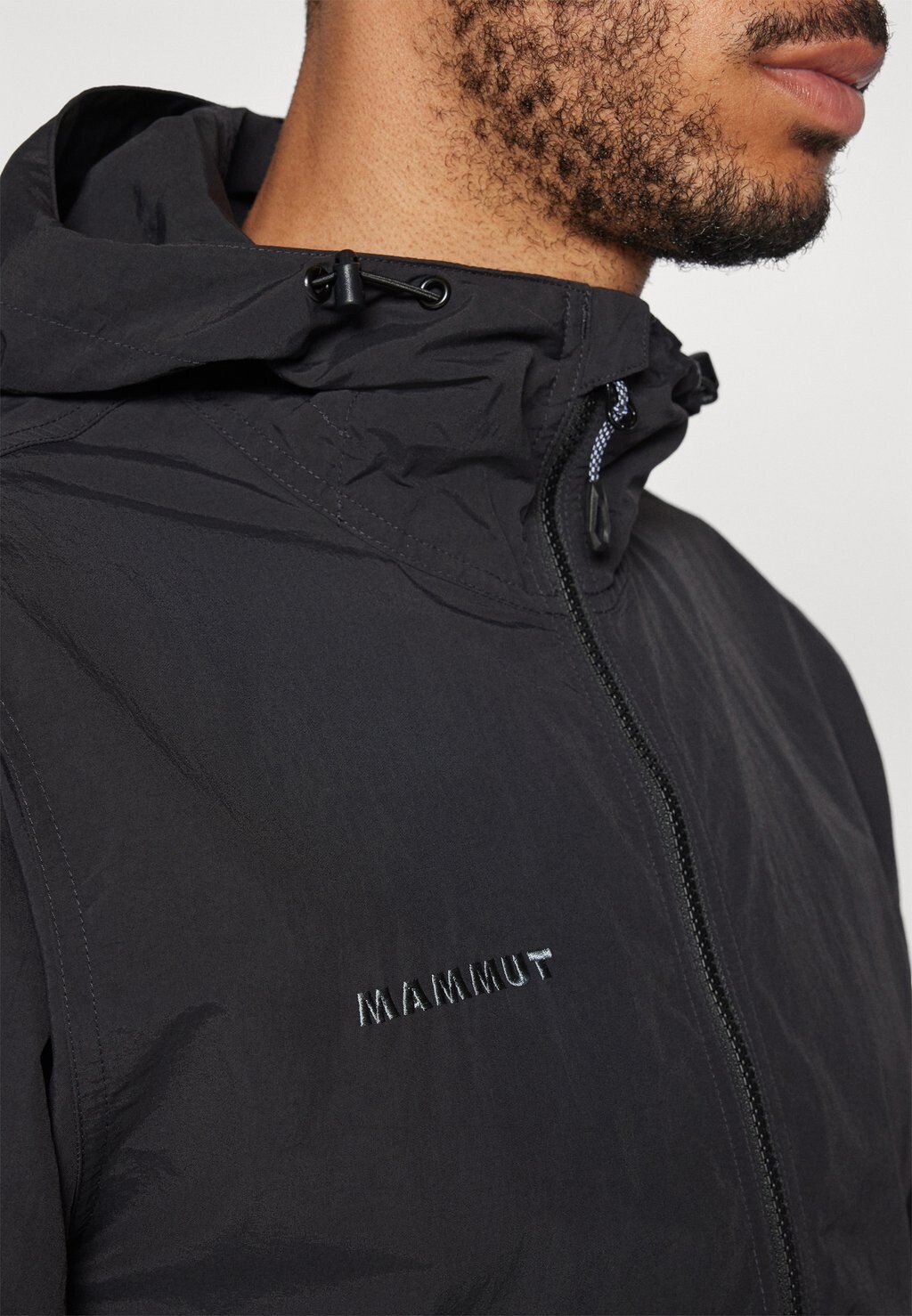 

Куртка софтшелл Hiking Hooded Anorak Mammut, черный