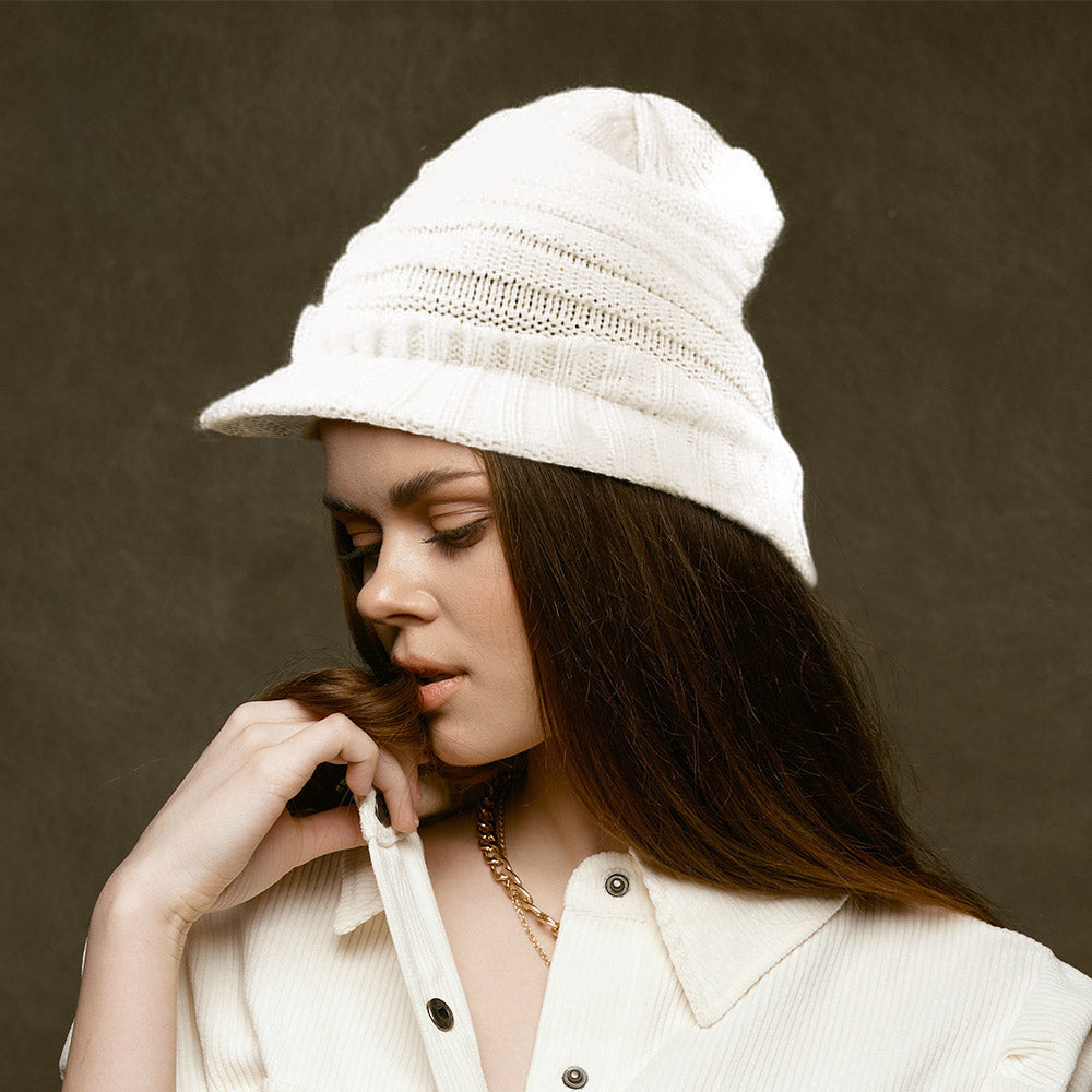 

Вязаная шапка-бини с козырьком FASHNZFAB, белый