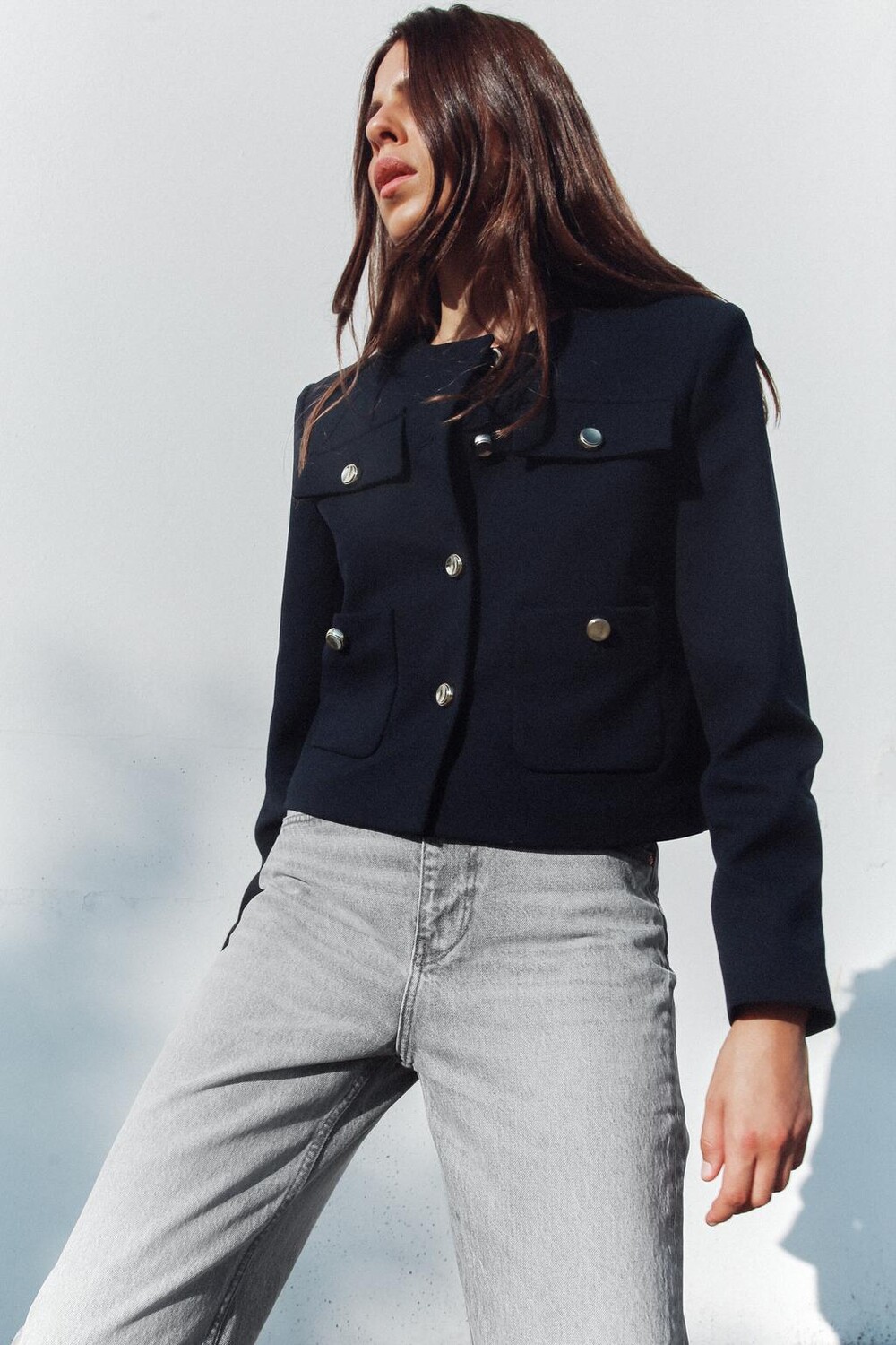 

Короткий пиджак с золотыми пуговиками ZARA, темно-синий