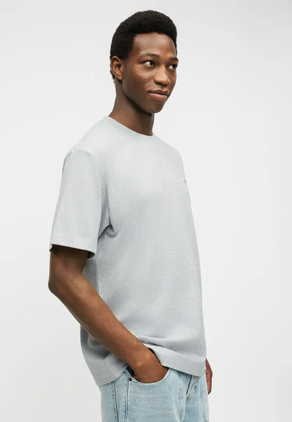 Базовая футболка унисекс Lacoste, Silver Chine — фото 4