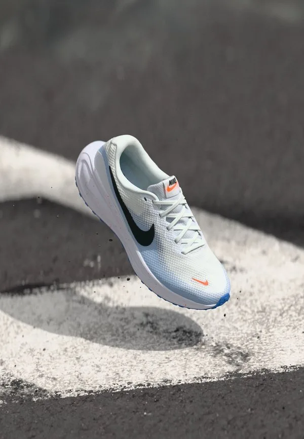 Кроссовки для бега по шоссе revolution 8 Nike Performance, White/Off Noir/Hydrogen Blue/Blue Crystal/Total Orange