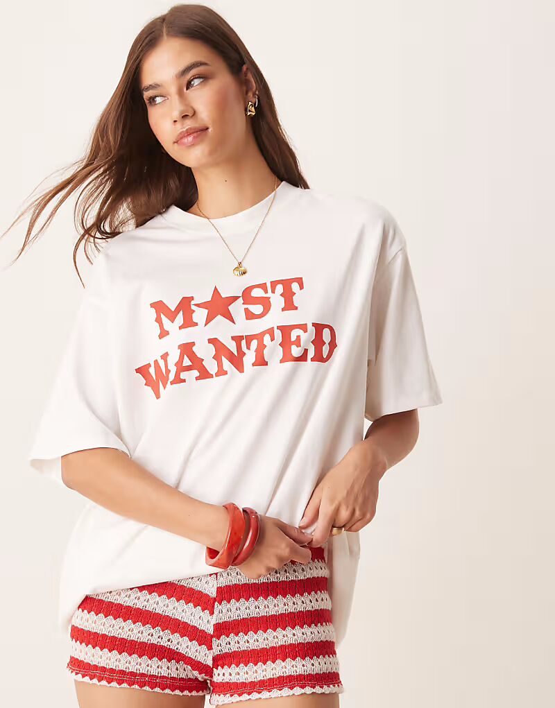 

Футболка свободного кроя ASOS DESIGN с принтом Western Most Wanted в кремовом цвете