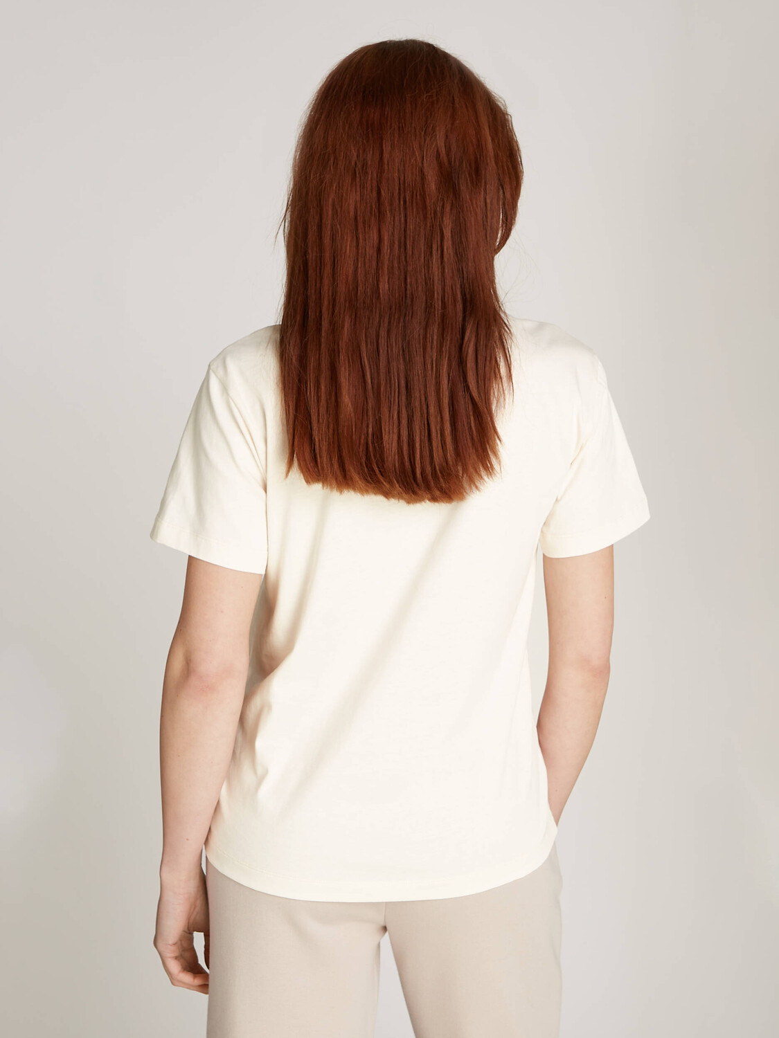 Футболка Calvin Klein HERO LOGO Regular Fit, экрю — фото 2