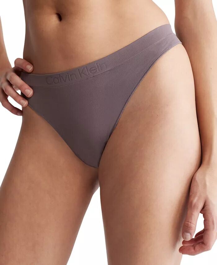 

Женские гибкие трусики-стринги со средней посадкой QD3958 Calvin Klein, серый
