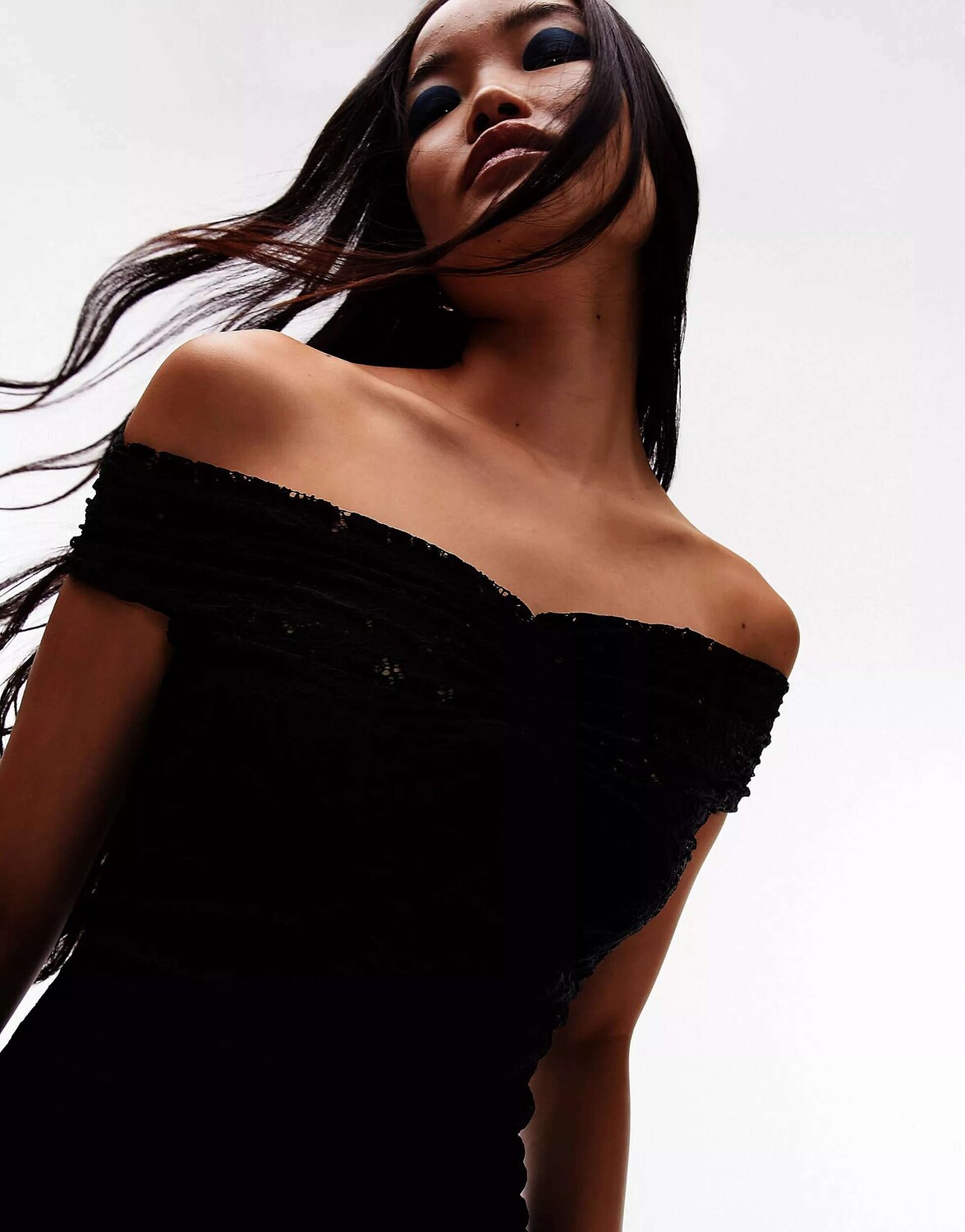 

Черное мини-платье бандо из кружевного джерси со сборками Topshop, Черный, Черное мини-платье бандо из кружевного джерси со сборками Topshop