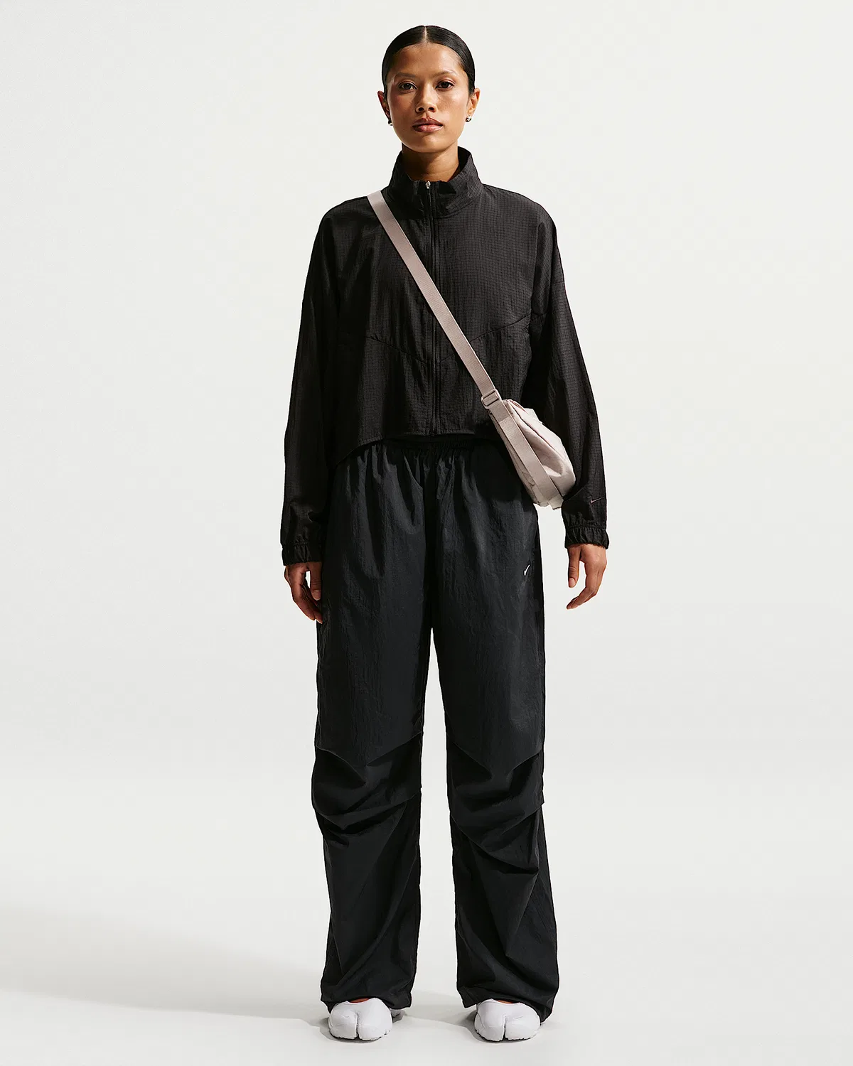 Женские брюки Nike Sportswear со средней посадкой, легкие, с защитой от УФ, Black/Sail