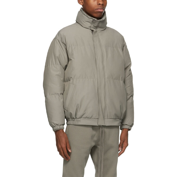 Стеганая куртка мужская серо-коричневого цвета Fear Of God Essentials, коричневый — фото 4