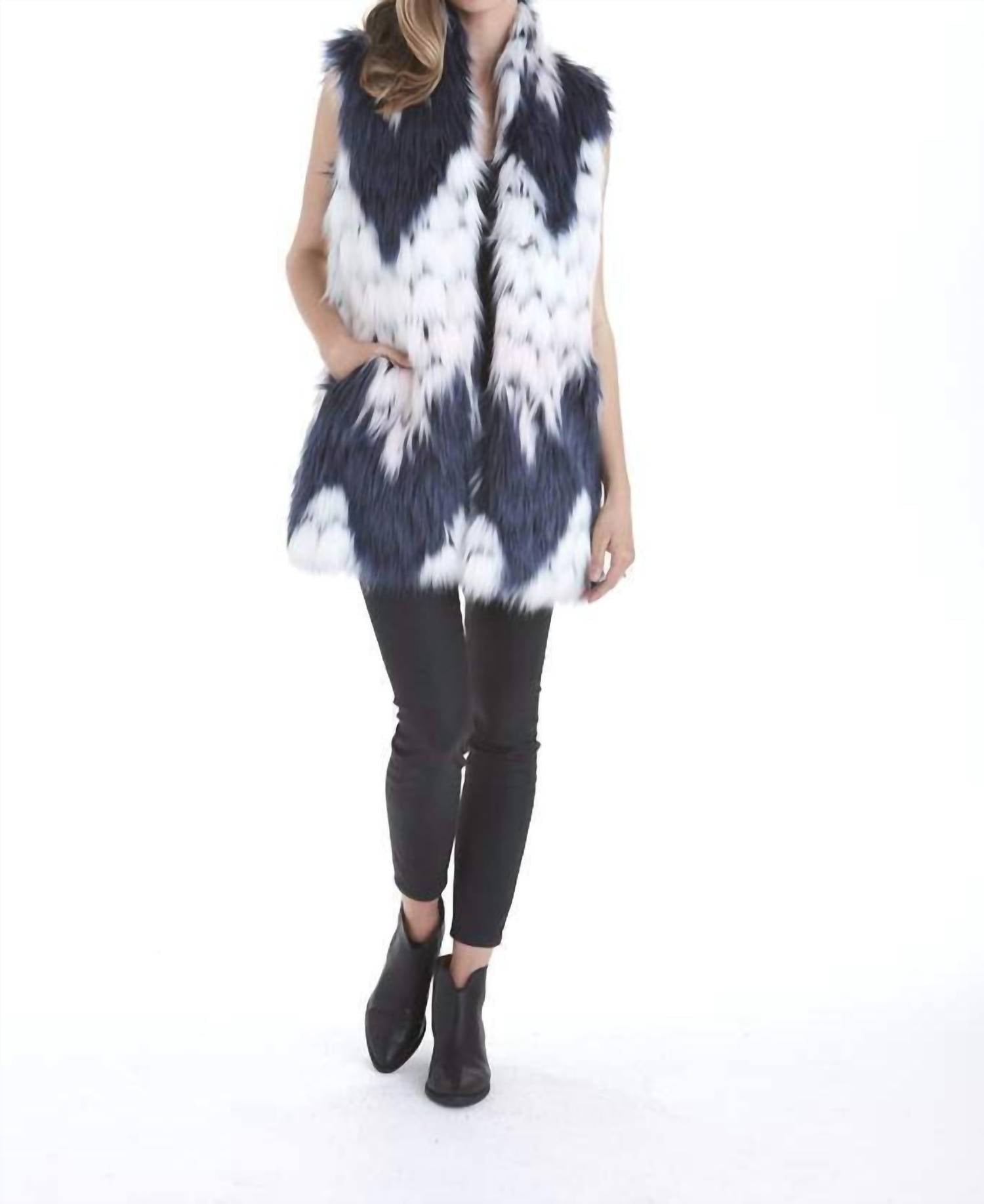 

Винни жилет из искусственного меха с текстурой в разноцветном дизайне LOVE TOKEN, мультиколор