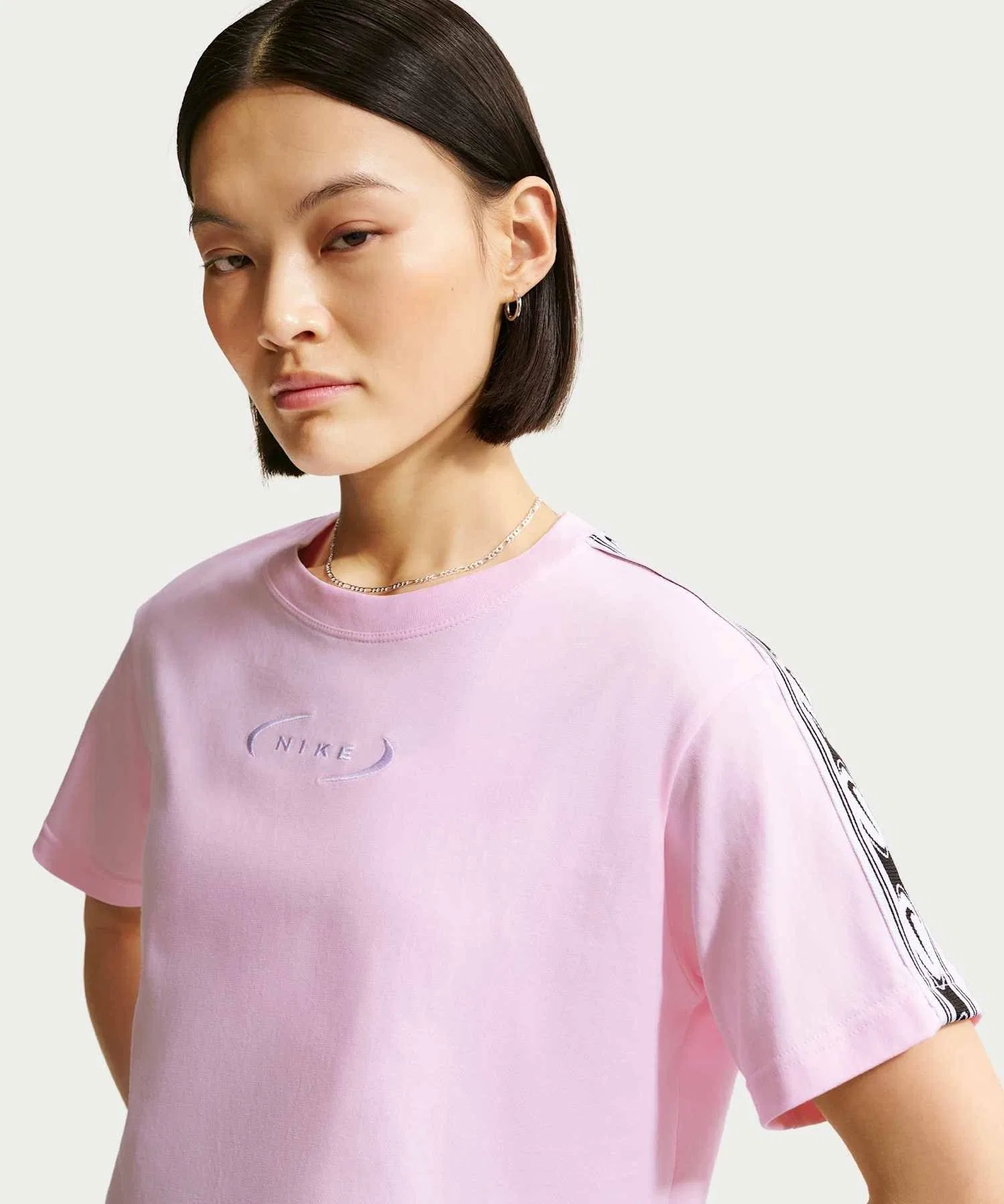 Женская футболка Nike Sportswear Classic Loose Cropped T-Shirt