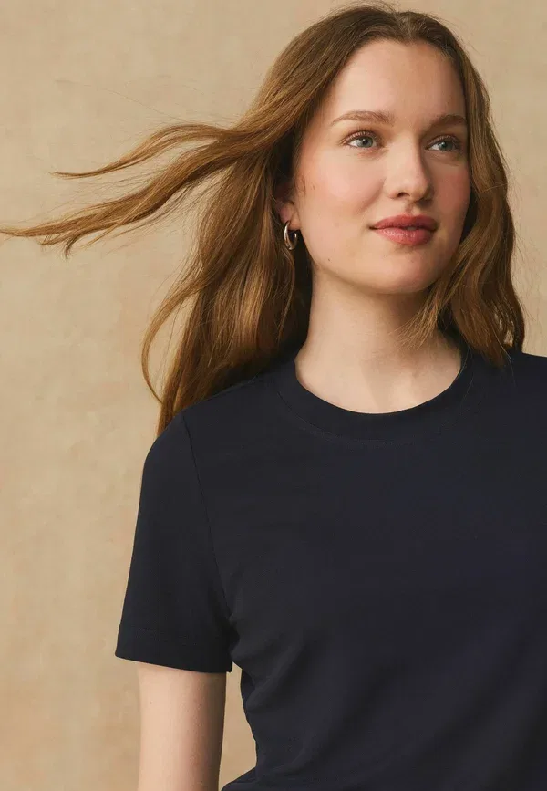 Футболка Next Regular fit crepe short sleeve crew neck basic t-shirt, темно-синий — фото 2