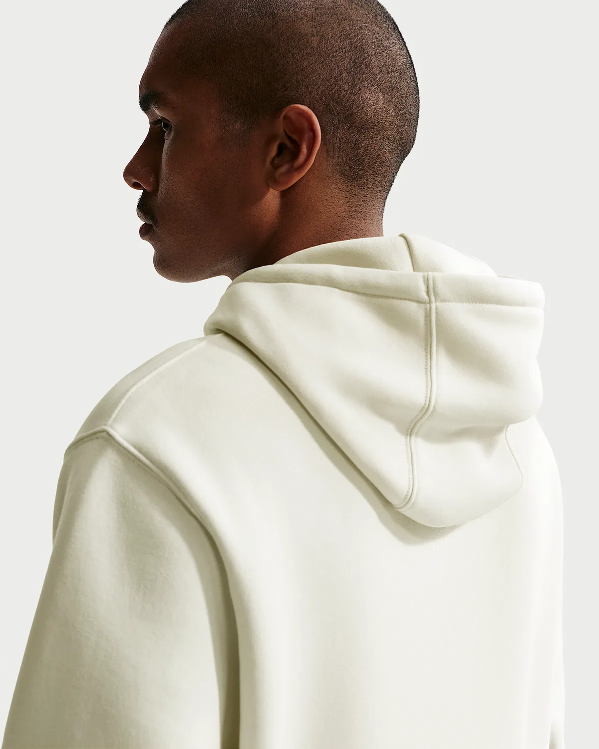 Мужское флисовое худи Nike Sportswear Club, Light Khaki/Light Khaki/Obsidian — фото 2