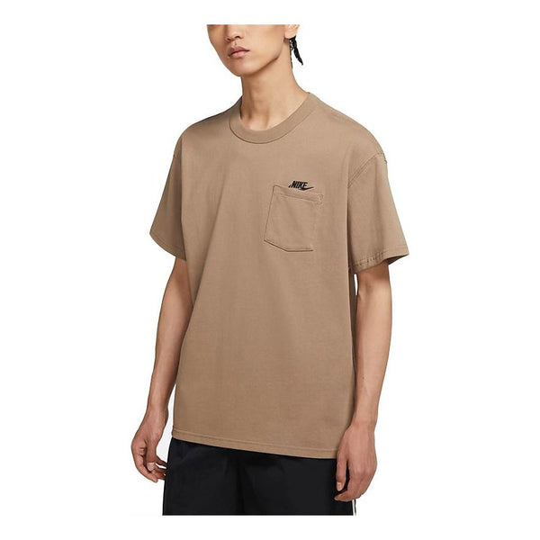 

Футболка sportswear essential pocket embroidered logo short sleeve brown Nike, коричневый