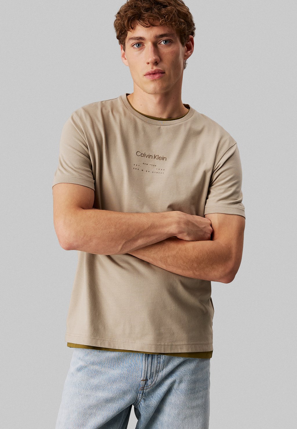

Футболка с принтом LOGO Calvin Klein, зеленый