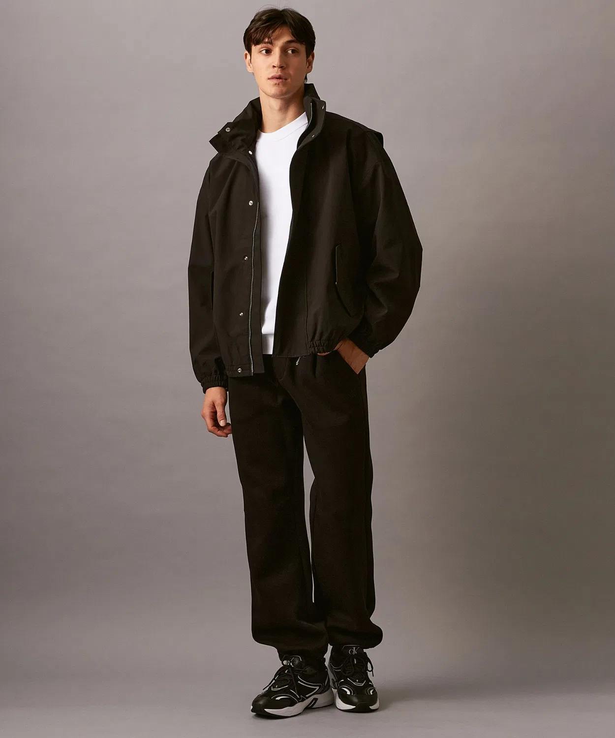 Куртка техническая Calvin Klein Jeans Packable с капюшоном, хаки — фото 4