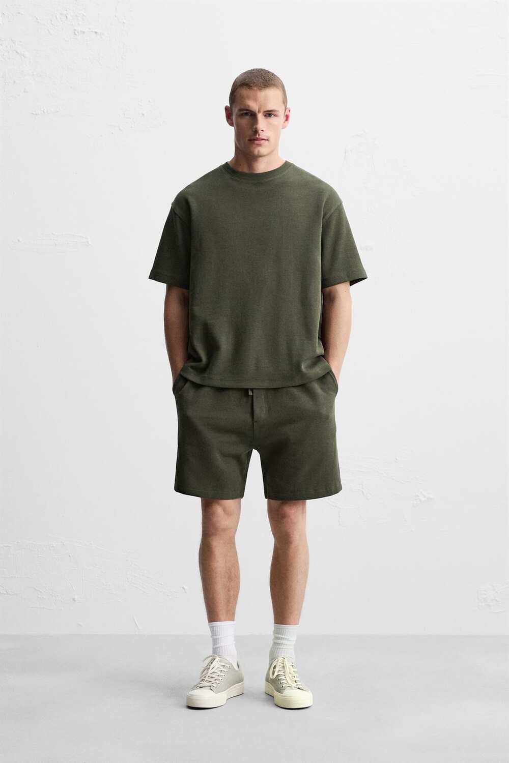 

Мягкая на ощупь рубчатая футболка ZARA, хаки