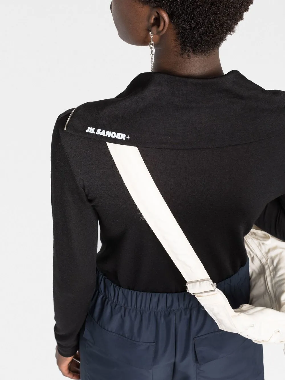 Трикотажный топ с высоким воротником и логотипом JIL SANDER, черный — фото 3