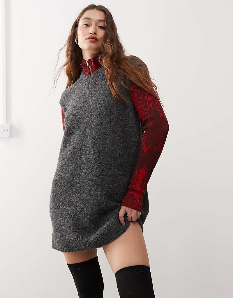 

Weekday — Kayla — трикотажное мини-платье-футболка с V-образным вырезом из смесовой шерсти темно-серого меланжевого цвета — эксклюзивно на ASOS