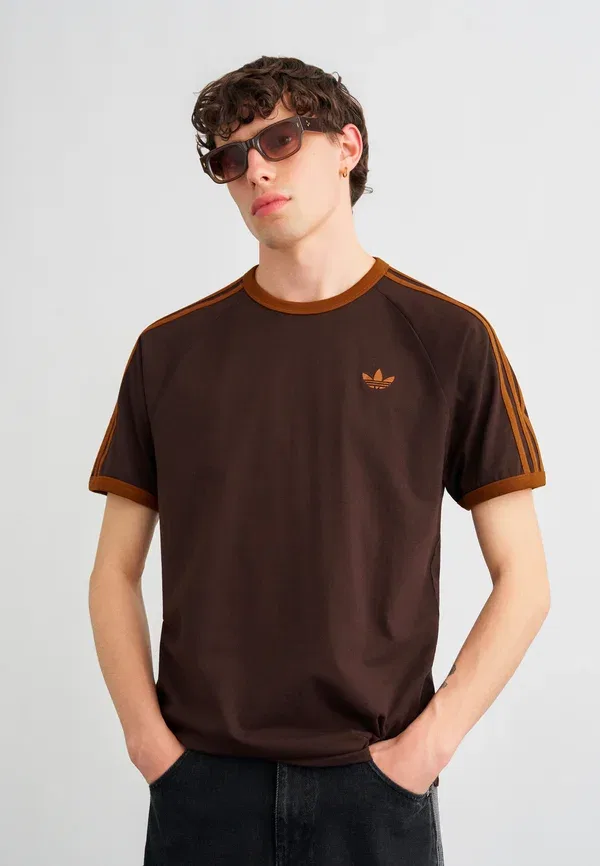 Футболка с принтом 3S tee Adidas Originals, цвет кофе с молоком/бронзовый