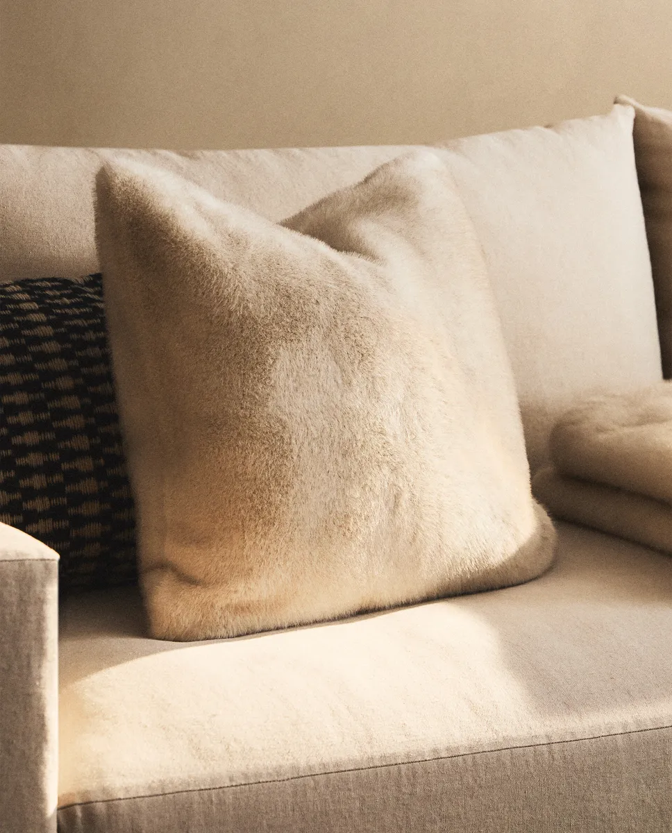 

Чехол на подушку из искусственного меха Zara Home, светло-бежевый