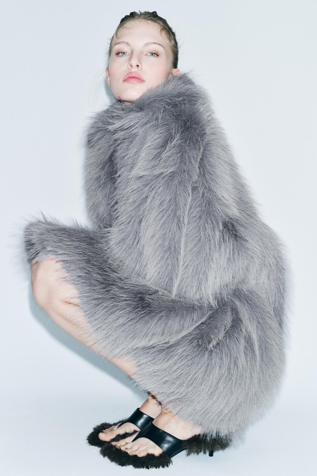 

Пальто из искусственного меха ZARA, серый