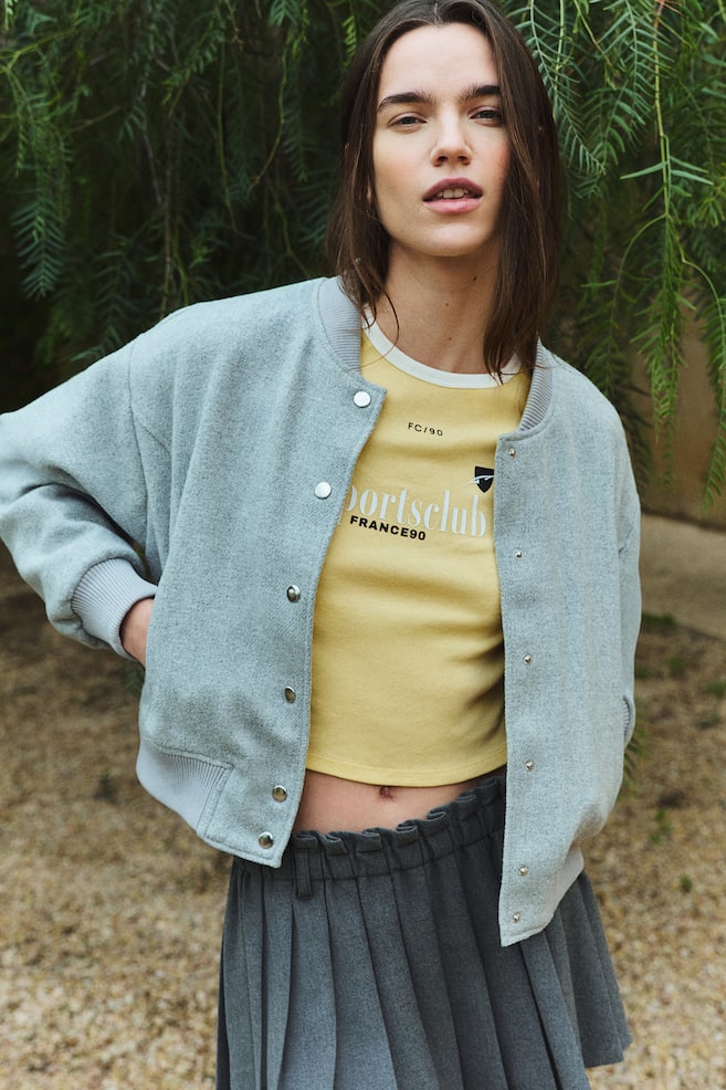 

Короткая футболка с принтом H&M, мультиколор